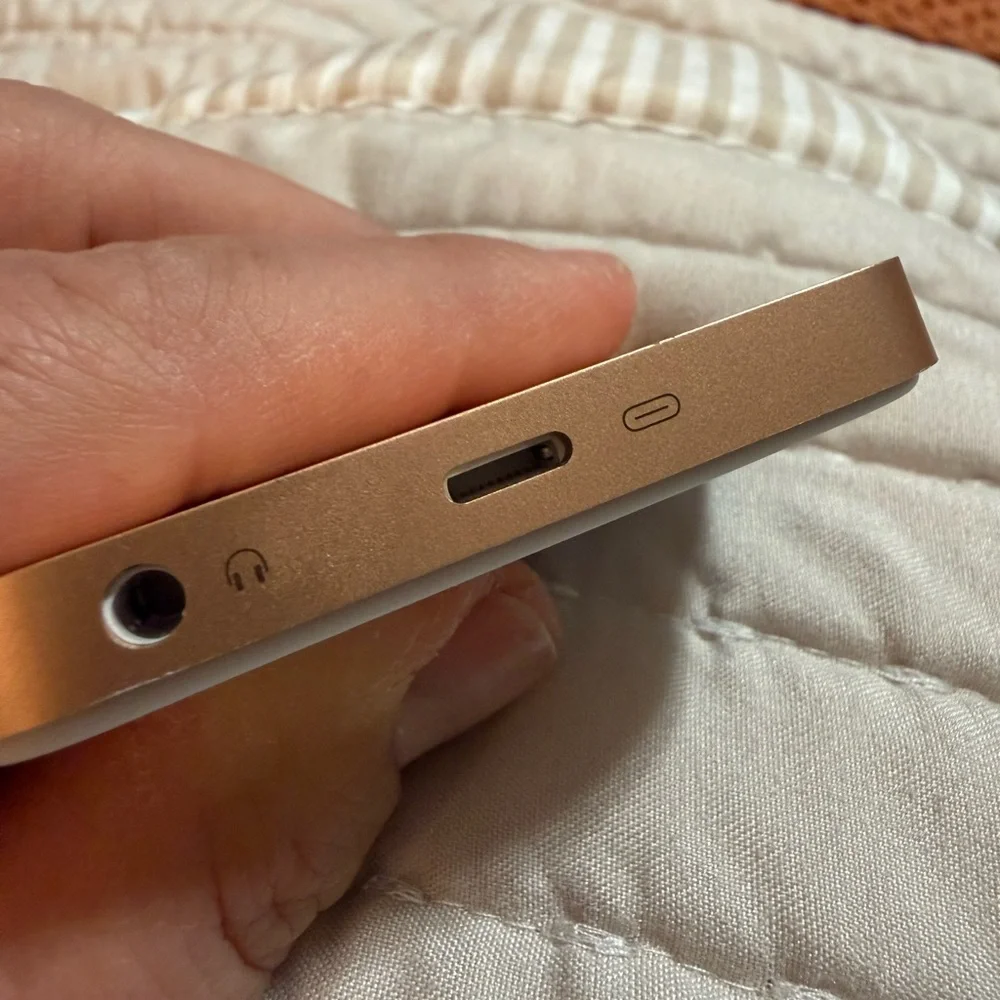 Apple sleek charging